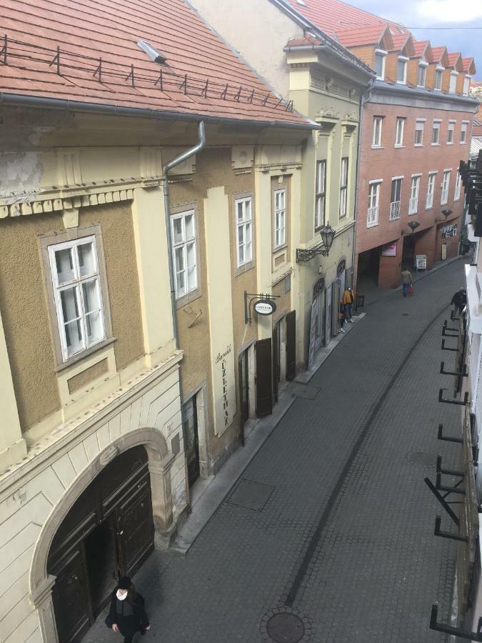 B&B Apartman Eger Esterno foto