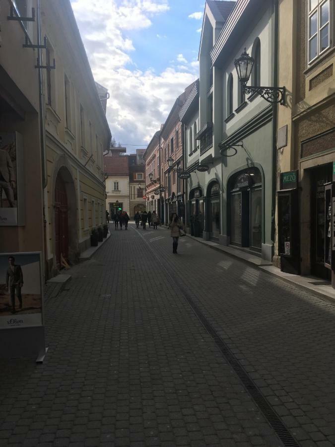 B&B Apartman Eger Esterno foto